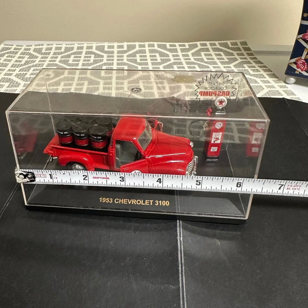 Road Champs 1953‎ Chevrolet 3100 Texaco Diecast Truck Gas Pump Model w/Case VTG